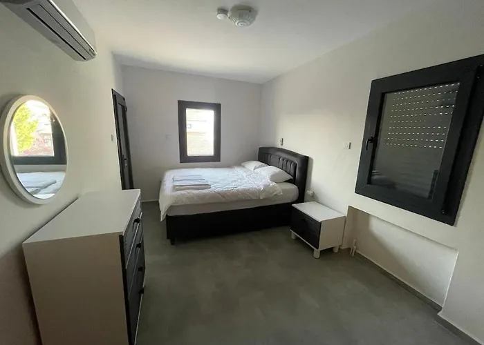 Βίλα Old House With Pool Çeşme